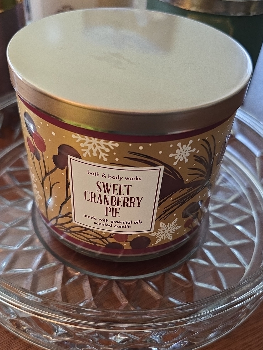 Bath & Body Works Sweet Cranberry Pie Candle - Gold & Burgundy Accent